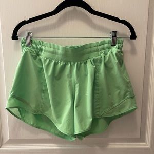 lululemon green hotty hot shorts 4”
